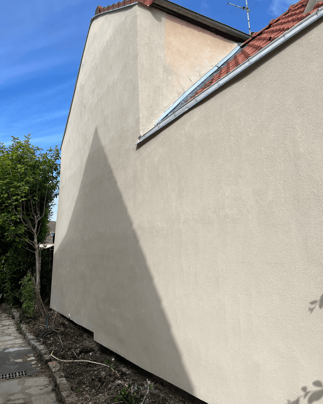 Isolation Thermique par l'Extérieur (ITE) d'un mur pignon à Frépillon (95)