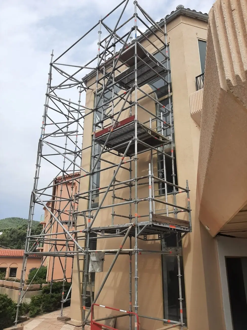 Installation d’échafaudages à La Valette du Var (83)