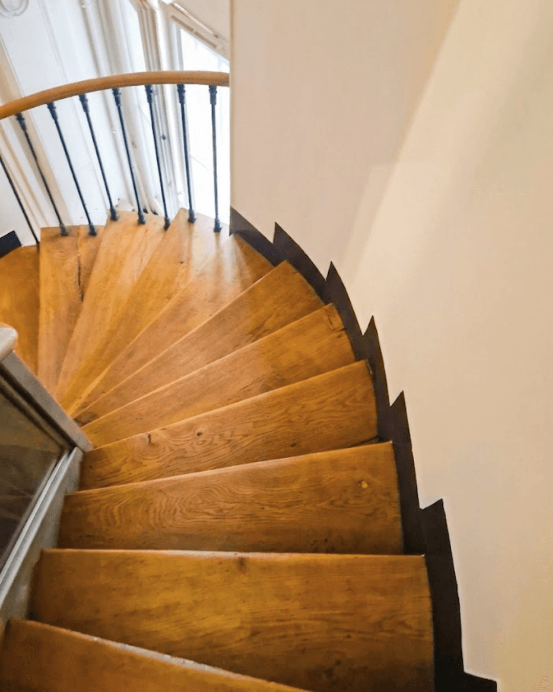 Renovation d'escaliers en bois a Montmartre (75)