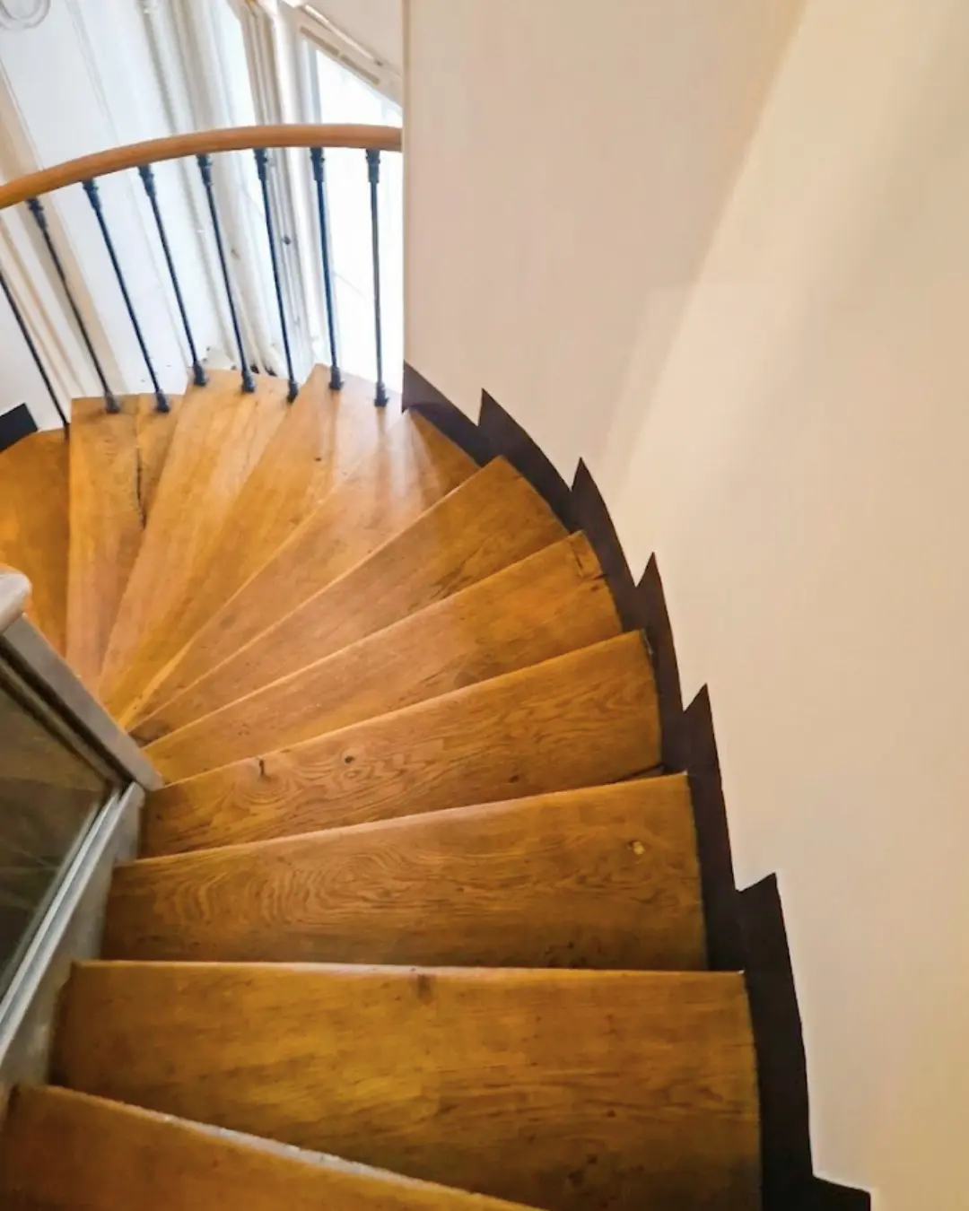 Renovation d'escaliers en bois a Montmartre (75)