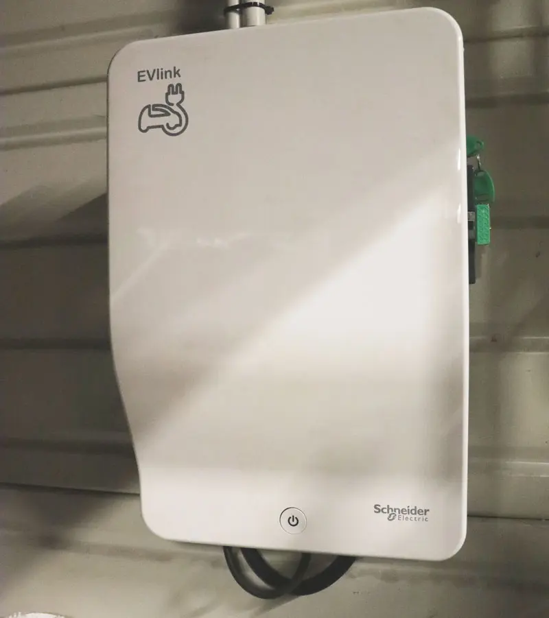 Borne de recharge pour véhicule électrique