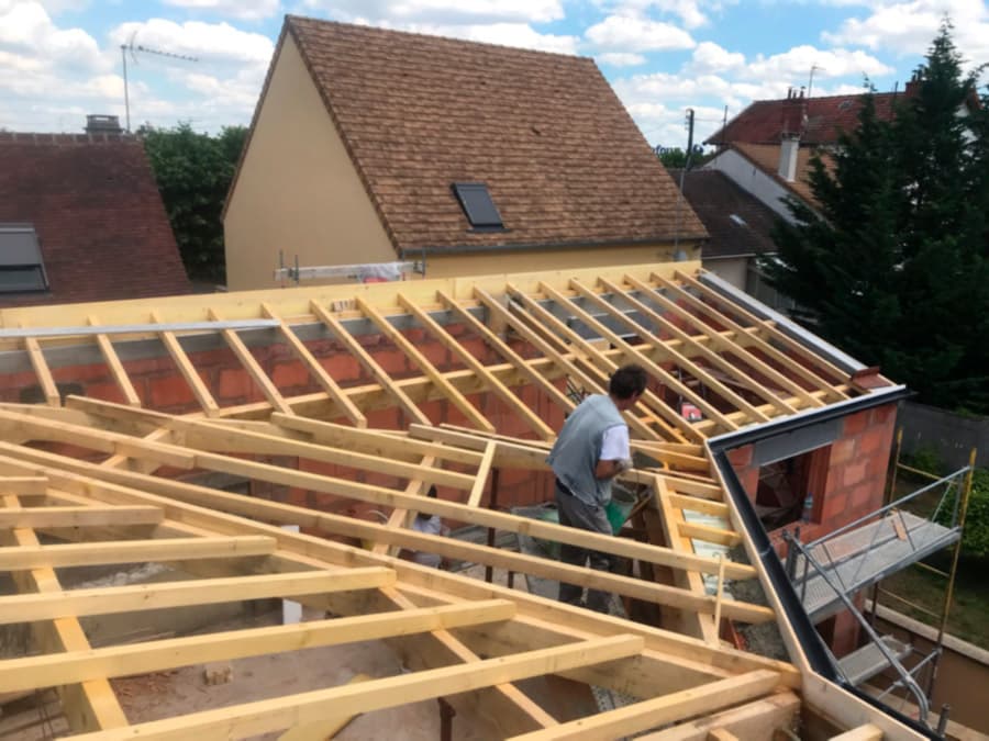 Charpentier au travail