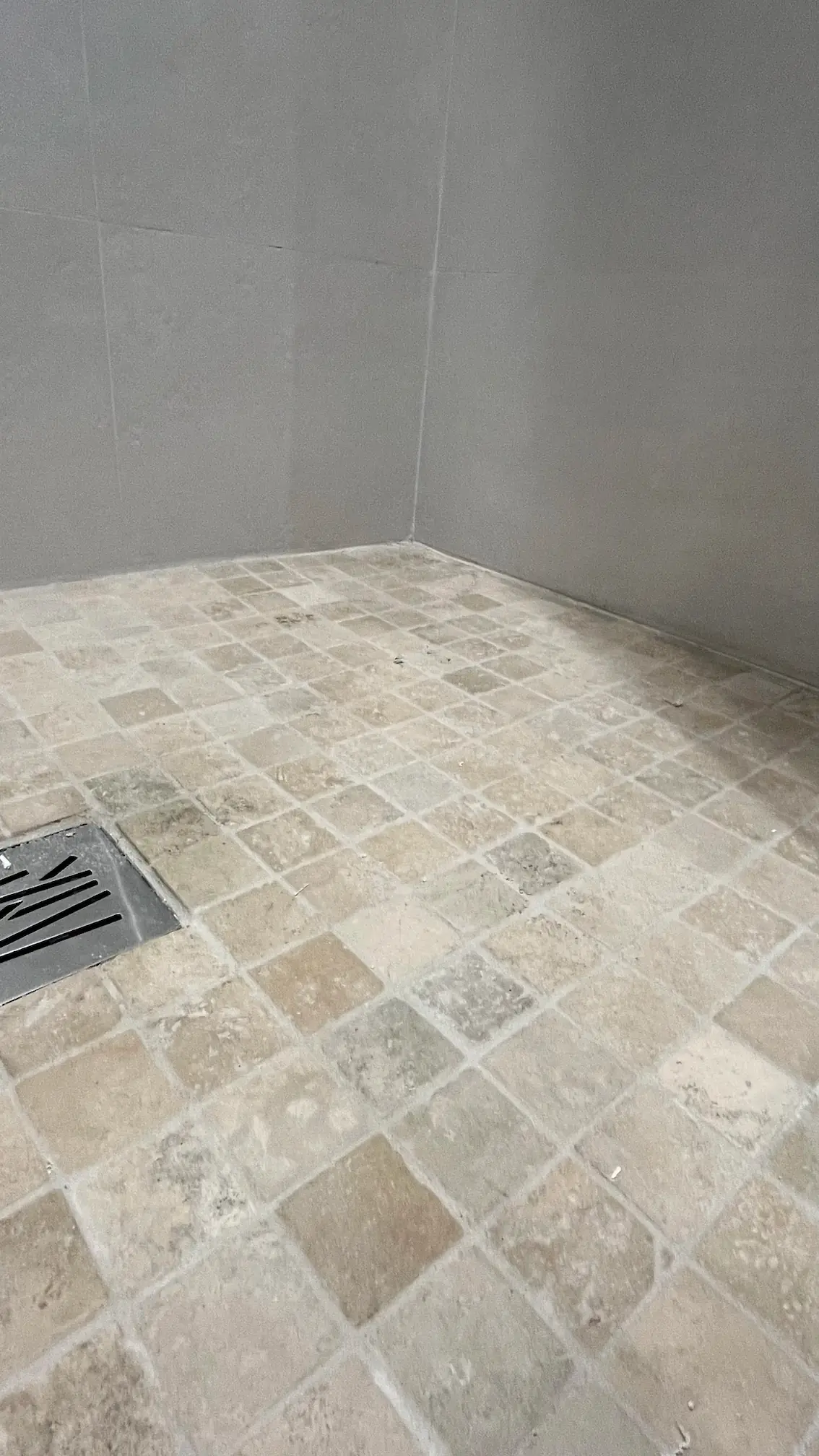 Carrelage travertin salle de bain